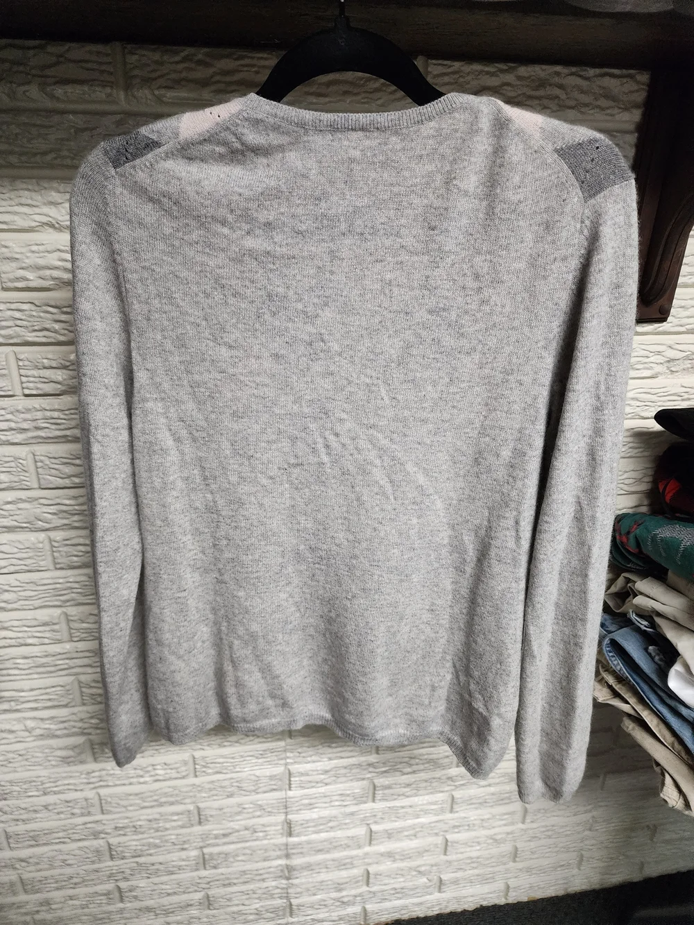 Cashere Charter Club Gray, Pink & Cream Argyle V-Neck Sweater
